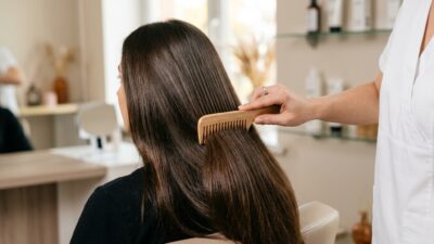 Как правильно расчёсывать волосы: ошибки, что их портят